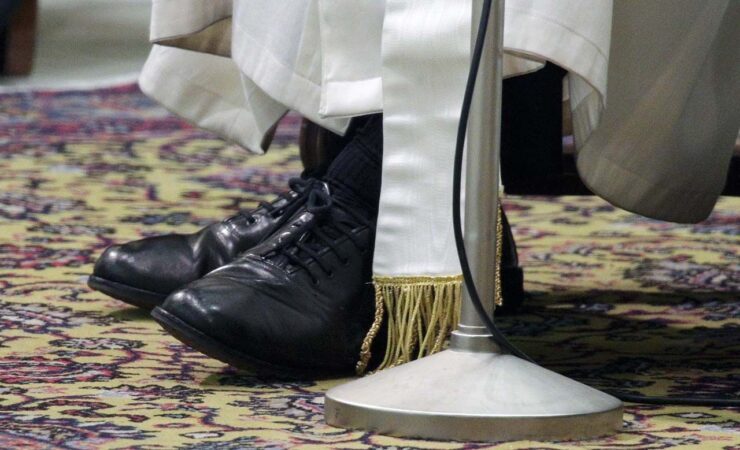 Why do popes wear red shoes? - Pope Web - Vatican 2020