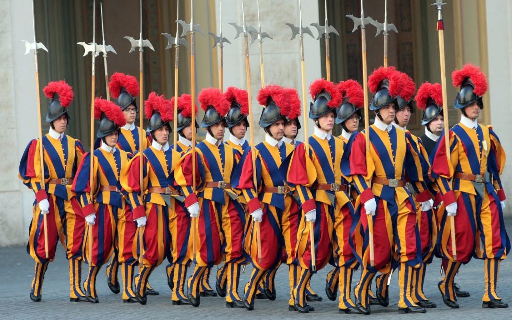 Vatican Guards - History and Facts About One of The Most Famous ...